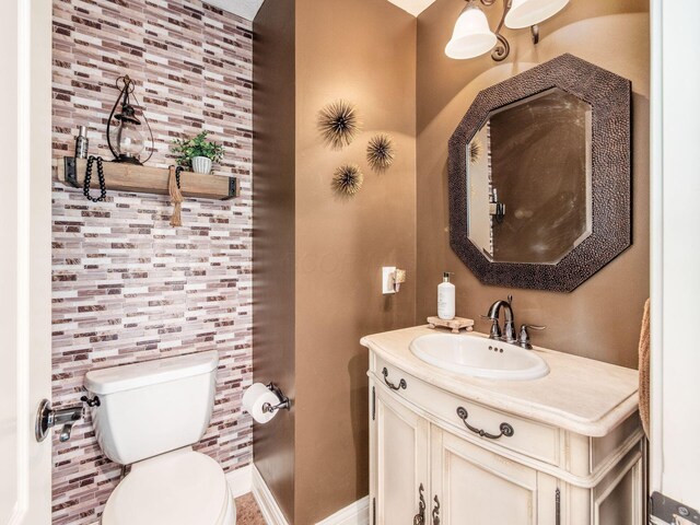 7635 Overland Trl, Delaware, OH 43015 - bathroom featuring toilet and vanity