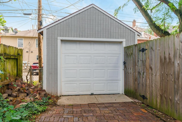 489 Elsmere St, Columbus, OH 43206 - view of detached garage