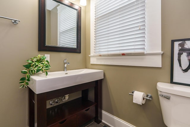 489 Elsmere St, Columbus, OH 43206 - bathroom with toilet and vanity
