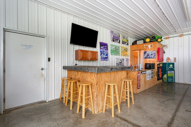 5582 Hayesville Rd, Circleville, OH 43113 - kitchen featuring dark countertops and a breakfast bar