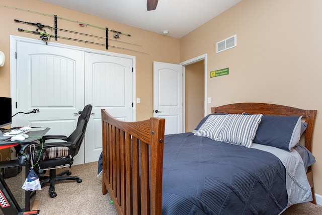 5582 Hayesville Rd, Circleville, OH 43113 - carpeted bedroom featuring an office area, ceiling fan, and a closet