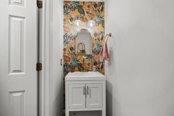 5813 Camhurst Ct, Galloway, OH 43119 - bathroom featuring vanity