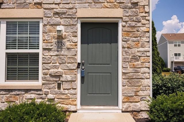 5738 Hayden Run Blvd, Dublin, OH 43016 - property entrance featuring stone siding