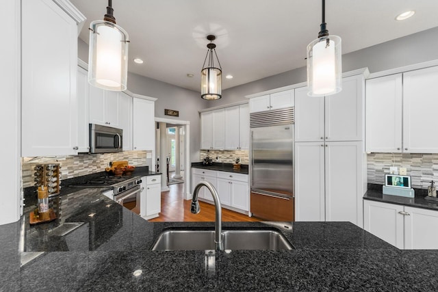 3873 Carters Corner Rd, Sunbury, OH 43074 - kitchen with premium appliances, decorative backsplash, decorative light fixtures, and recessed lighting