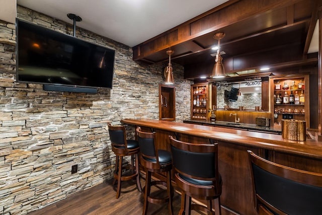 3873 Carters Corner Rd, Sunbury, OH 43074 - indoor wet bar with wood finished floors and hanging light fixtures
