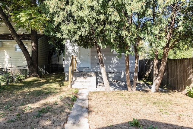 1718 S 3rd St, Columbus, OH 43207 - view of front facade featuring a fenced backyard