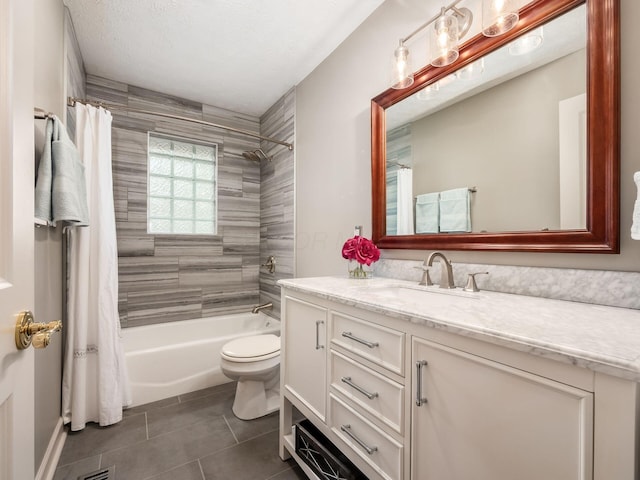 4656 Crompton Dr, Columbus, OH 43220 - full bath featuring vanity, tile patterned floors, and shower / tub combo
