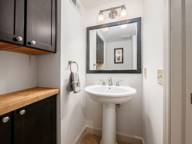 4656 Crompton Dr, Columbus, OH 43220 - bathroom featuring baseboards