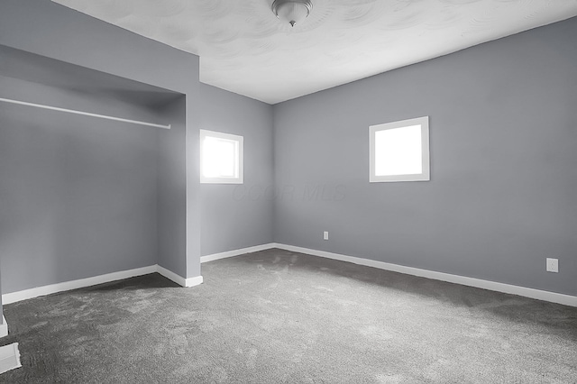 540 Park St, Marion, OH 43302 - unfurnished bedroom with dark colored carpet and baseboards