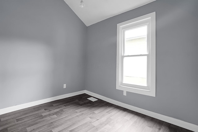 540 Park St, Marion, OH 43302 - empty room with healthy amount of natural light, lofted ceiling, and dark wood-style flooring