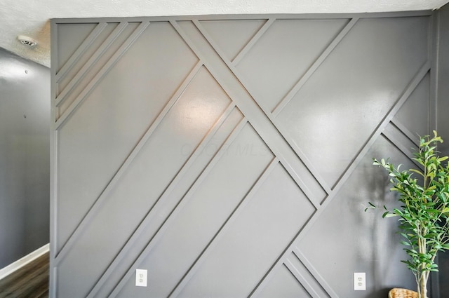 3722 Florian Dr, Columbus, OH 43219 - detailed view of a surveillance system and baseboards