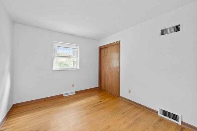 1295 Castleton Rd N, Columbus, OH 43220 - unfurnished room with light wood-style floors