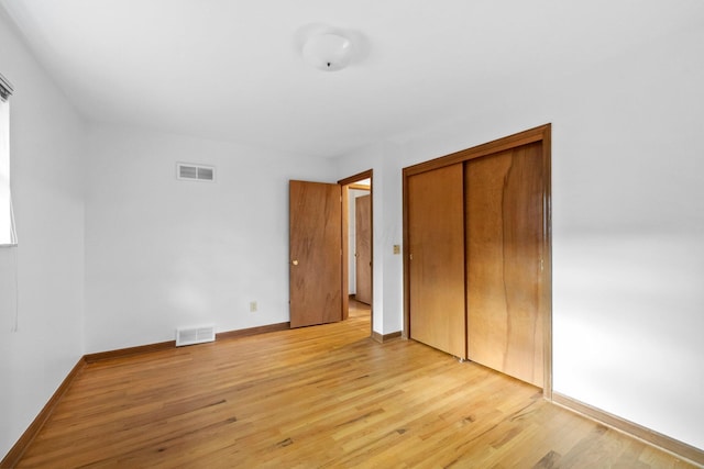 1295 Castleton Rd N, Columbus, OH 43220 - unfurnished bedroom featuring light wood-style flooring and a closet