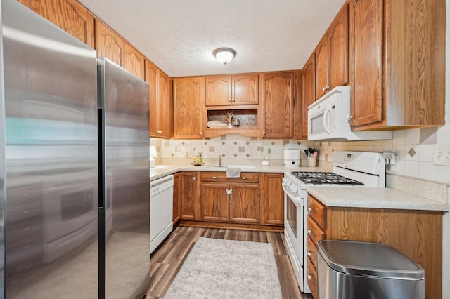 1853 Shasta Dr, Lancaster, OH 43130 - kitchen with white appliances, dark wood finished floors, light countertops, decorative backsplash, and a textured ceiling