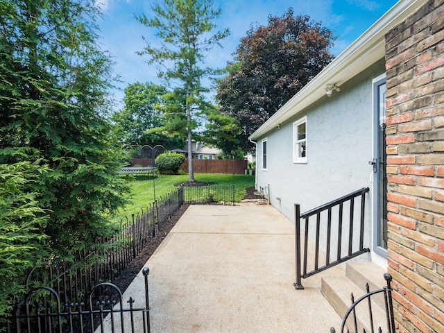 2247 Sonnington Dr, Dublin, OH 43016 - view of patio with a trampoline and entry steps
