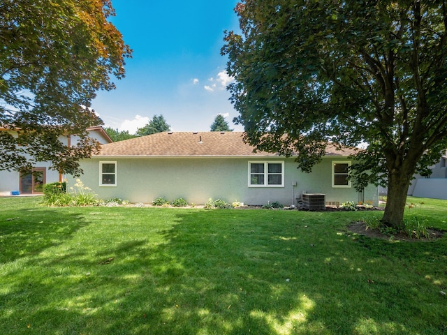 2247 Sonnington Dr, Dublin, OH 43016 - rear view of property featuring stucco siding and a yard