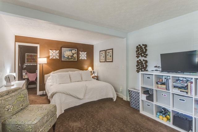 691 Heritage Blvd, Delaware, OH 43015 - carpeted bedroom featuring baseboards and a textured ceiling