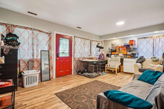 137 Wisconsin Ave, Columbus, OH 43222 - living area featuring wood finished floors and recessed lighting