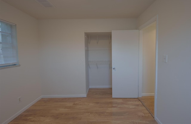 433 E 13th Ave, Columbus, OH 43201 - unfurnished bedroom featuring a closet and light wood-type flooring