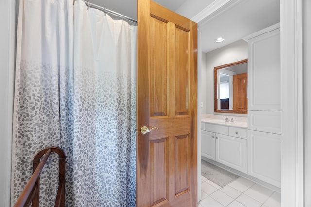 1359 White Oak Ln, New Albany, OH 43054 - full bath with vanity, tile patterned floors, recessed lighting, and curtained shower