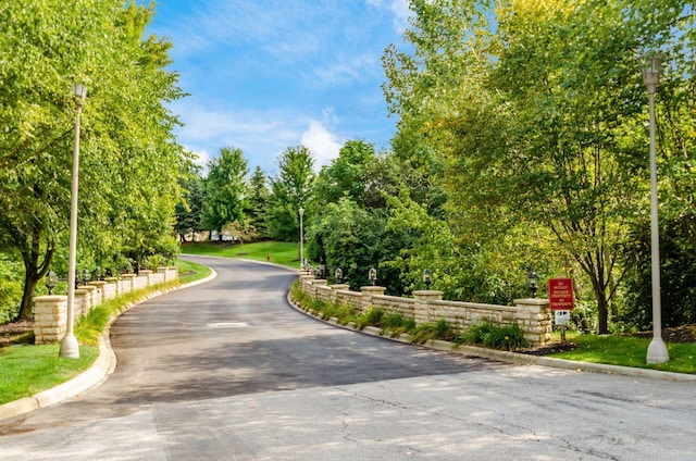 993 Starlight Ln, Westerville, OH 43082 - surrounding community featuring view of wooded area