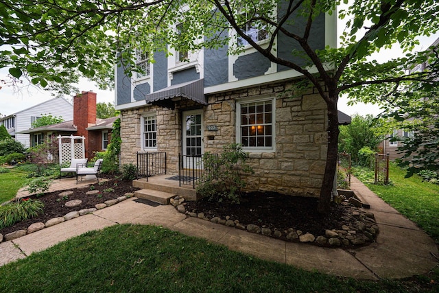 922 S Remington Rd, Columbus, OH 43209 - view of front of home featuring stone siding