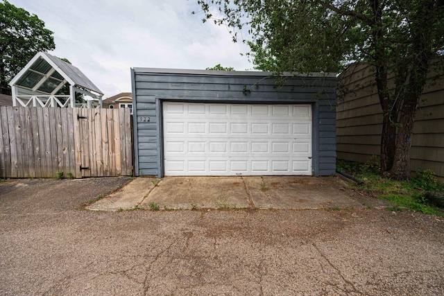 922 S Remington Rd, Columbus, OH 43209 - view of detached garage