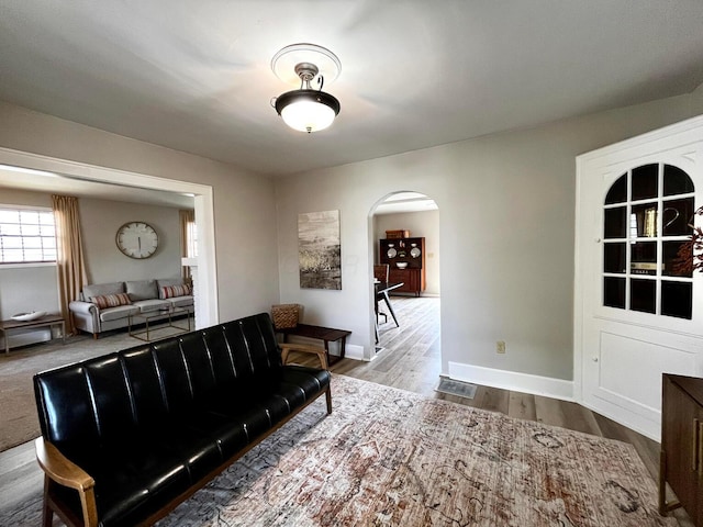 554 Laurel St, Chillicothe, OH 45601 - living room featuring arched walkways and wood finished floors