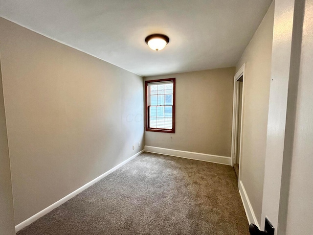 554 Laurel St, Chillicothe, OH 45601 - carpeted spare room featuring baseboards