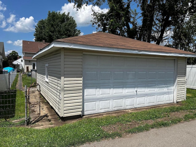554 Laurel St, Chillicothe, OH 45601 - view of detached garage