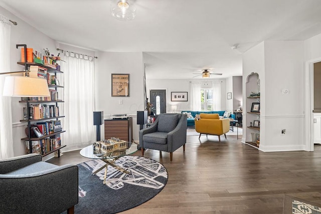 112 Oak Hill Ave, Delaware, OH 43015 - living area featuring dark wood-style flooring and ceiling fan