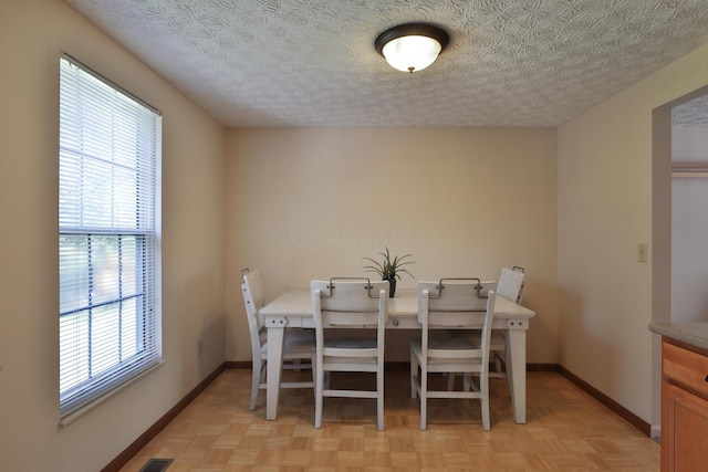 7805 Kiowa Way, Columbus, OH 43085 - dining space featuring baseboards