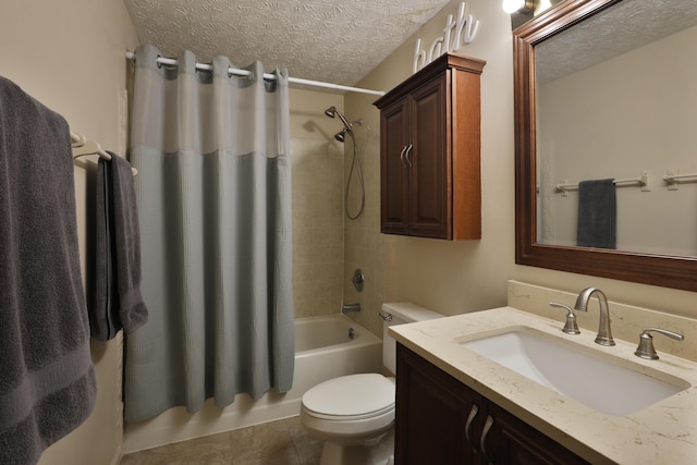 7805 Kiowa Way, Columbus, OH 43085 - full bath with a textured ceiling, shower / tub combo, and vanity