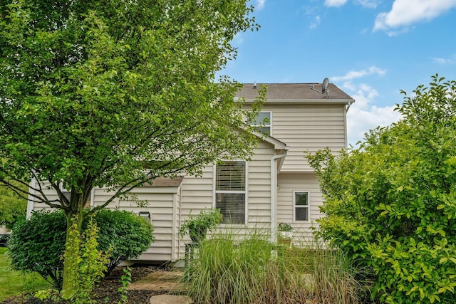 142 Blakemore Dr, Delaware, OH 43015 - rear view of property
