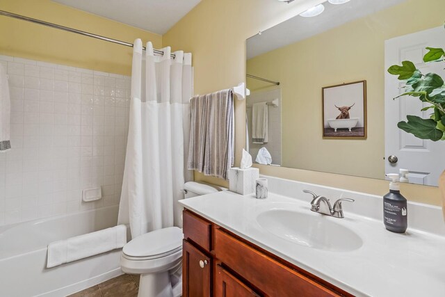 142 Blakemore Dr, Delaware, OH 43015 - bathroom featuring vanity, shower / bath combo, and tile patterned flooring