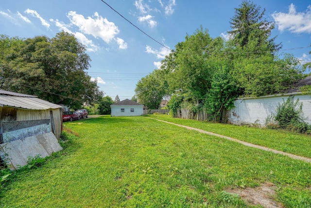 570 E Water St, Chillicothe, OH 45601 - view of grassy yard