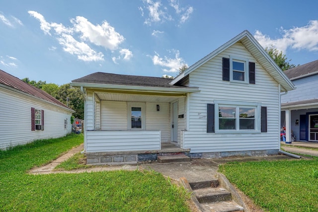 570 E Water St, Chillicothe, OH 45601 - view of front facade featuring a porch and a front lawn