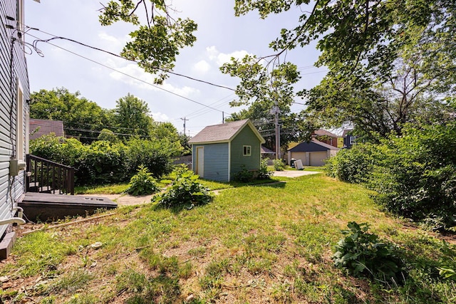 765 Campbell Ave, Columbus, OH 43222 - view of grassy yard with a detached garage and an outbuilding