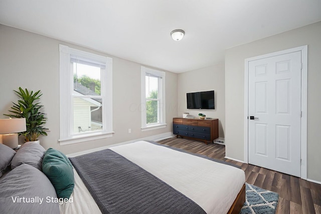 765 Campbell Ave, Columbus, OH 43222 - bedroom featuring dark wood-type flooring and baseboards