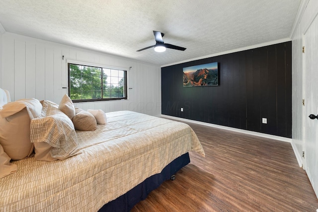 1768 Lake Meadow Dr Unit 1768H, Reynoldsburg, OH 43068 - bedroom featuring wood finished floors, a textured ceiling, ceiling fan, and ornamental molding
