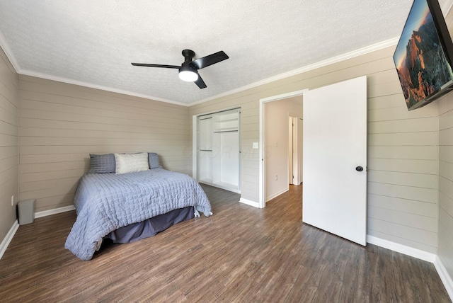 1768 Lake Meadow Dr Unit 1768H, Reynoldsburg, OH 43068 - bedroom featuring wood finished floors, wooden walls, a textured ceiling, a ceiling fan, and a closet