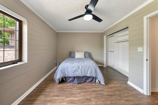 1768 Lake Meadow Dr Unit 1768H, Reynoldsburg, OH 43068 - bedroom with a textured ceiling, wood walls, wood finished floors, crown molding, and a closet