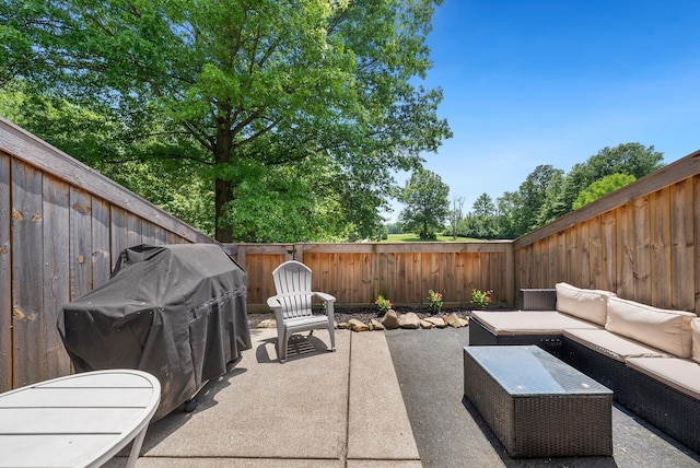 1768 Lake Meadow Dr Unit 1768H, Reynoldsburg, OH 43068 - fenced backyard featuring a patio, outdoor lounge area, and area for grilling
