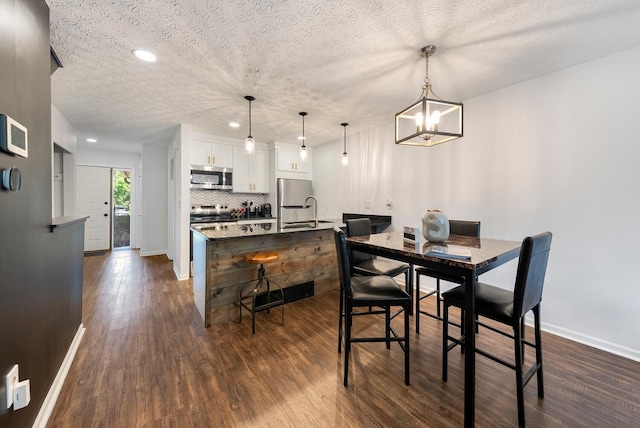 1768 Lake Meadow Dr Unit 1768H, Reynoldsburg, OH 43068 - dining room with a chandelier, dark wood-style floors, recessed lighting, and a textured ceiling