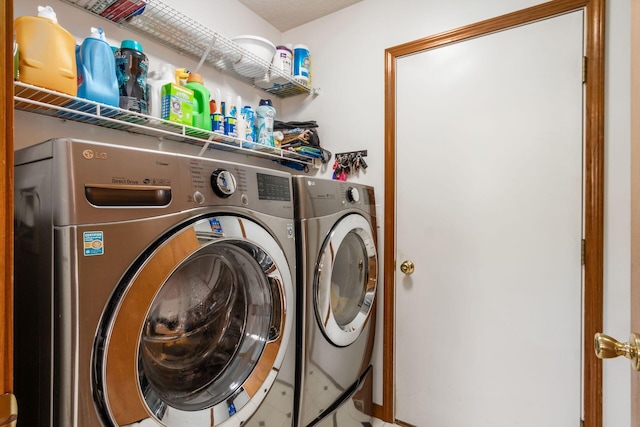5899 Cove Point Ct, Columbus, OH 43228 - laundry room featuring washing machine and clothes dryer