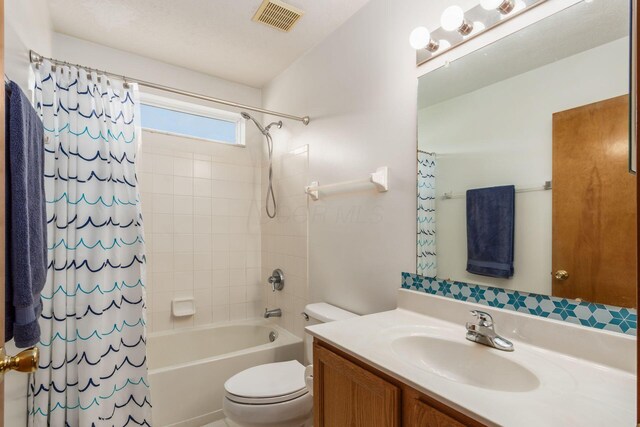 5899 Cove Point Ct, Columbus, OH 43228 - full bathroom featuring shower / tub combo with curtain and vanity