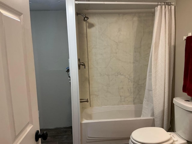 8565 Smith Calhoun Rd Unit 163, Plain City, OH 43064 - bathroom with shower / tub combo with curtain