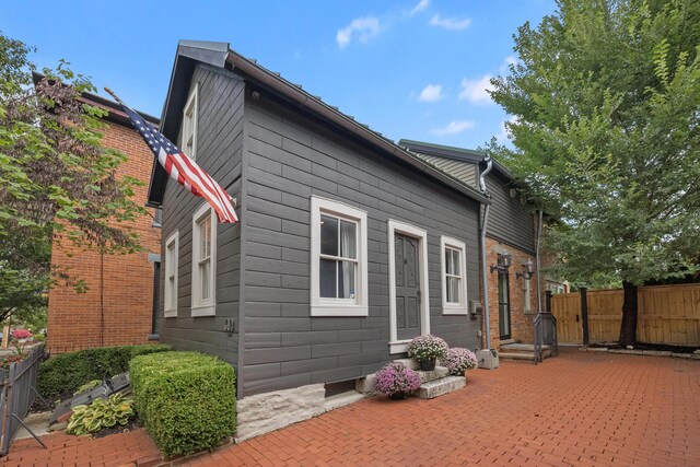 610 City Park Ave, Columbus, OH 43206 - view of side of property with a patio