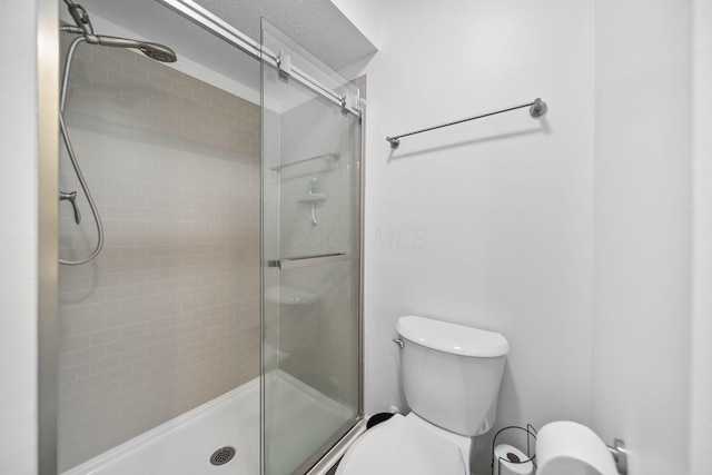 279 Old Coach Pl, Canal Winchester, OH 43110 - bathroom with toilet and a shower stall