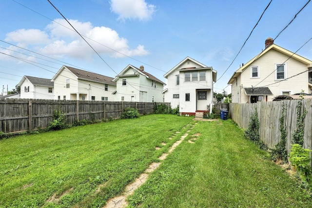 741 Heyl Ave, Columbus, OH 43206 - fenced backyard with entry steps and a residential view